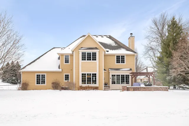 $975,000 | W283-n6297 Hibritten Way, Merton, WI 53029