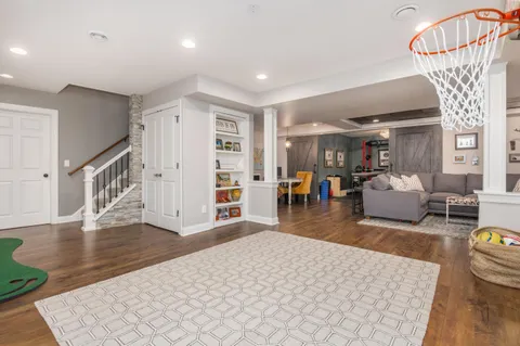 $975,000 | W283N6297 Hibritten Way, Hartland, WI 53029