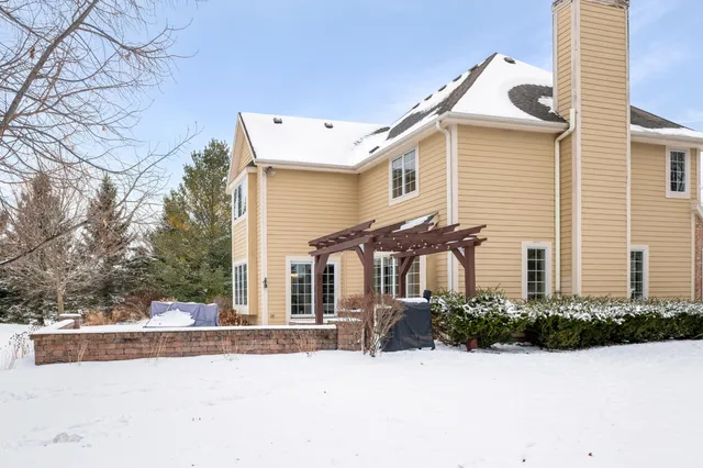 $975,000 | W283-n6297 Hibritten Way, Merton, WI 53029