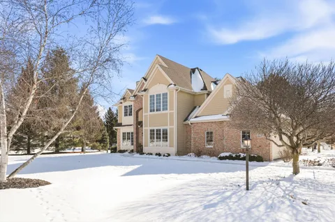 $975,000 | W283N6297 Hibritten Way, Hartland, WI 53029