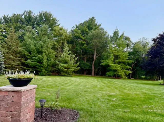 $975,000 | W283-n6297 Hibritten Way, Merton, WI 53029