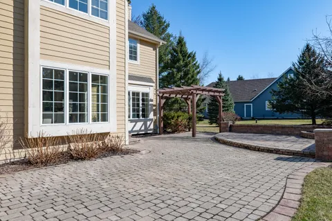 $975,000 | W283N6297 Hibritten Way, Hartland, WI 53029