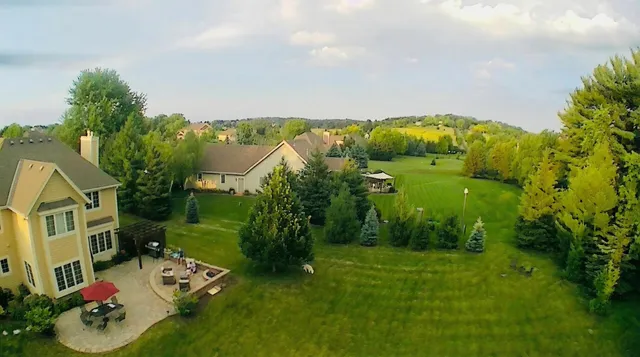 $975,000 | W283-n6297 Hibritten Way, Merton, WI 53029