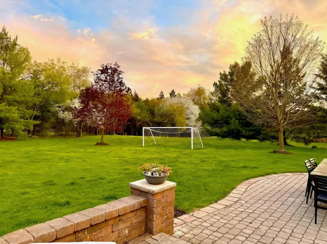 $975,000 | W283-n6297 Hibritten Way, Merton, WI 53029