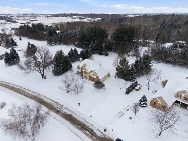$925,000 | W283N6297 Hibritten Way, Hartland, WI 53029