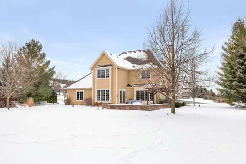 $975,000 | W283N6297 Hibritten Way, Hartland, WI 53029