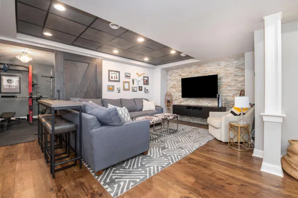 $925,000 | W283N6297 Hibritten Way, Hartland, WI 53029