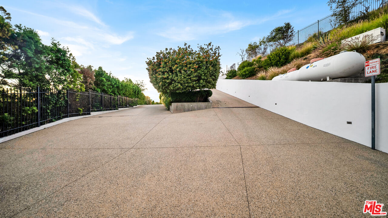 2915 Tuna Canyon Road Topanga, CA 90290 - Photo 7 of 45 a view of outdoor space and yard