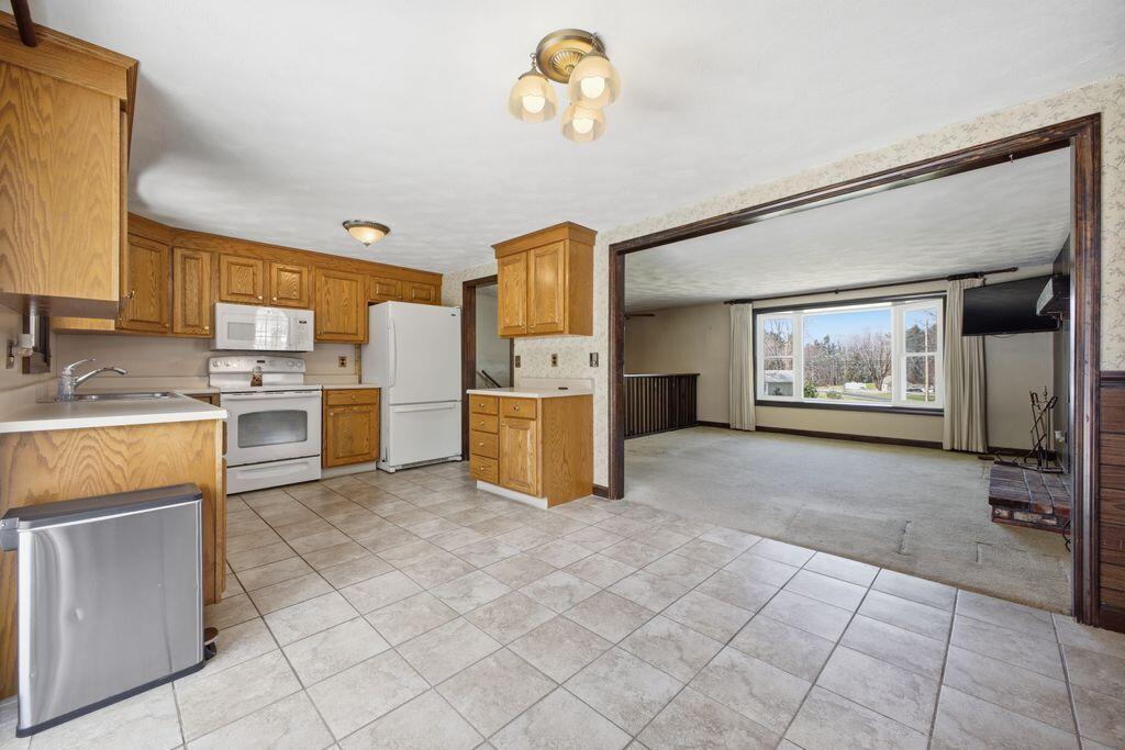 955 Bridgton Road Westbrook, ME 04092 - Photo 10 of 53 Kitchen / Living Room