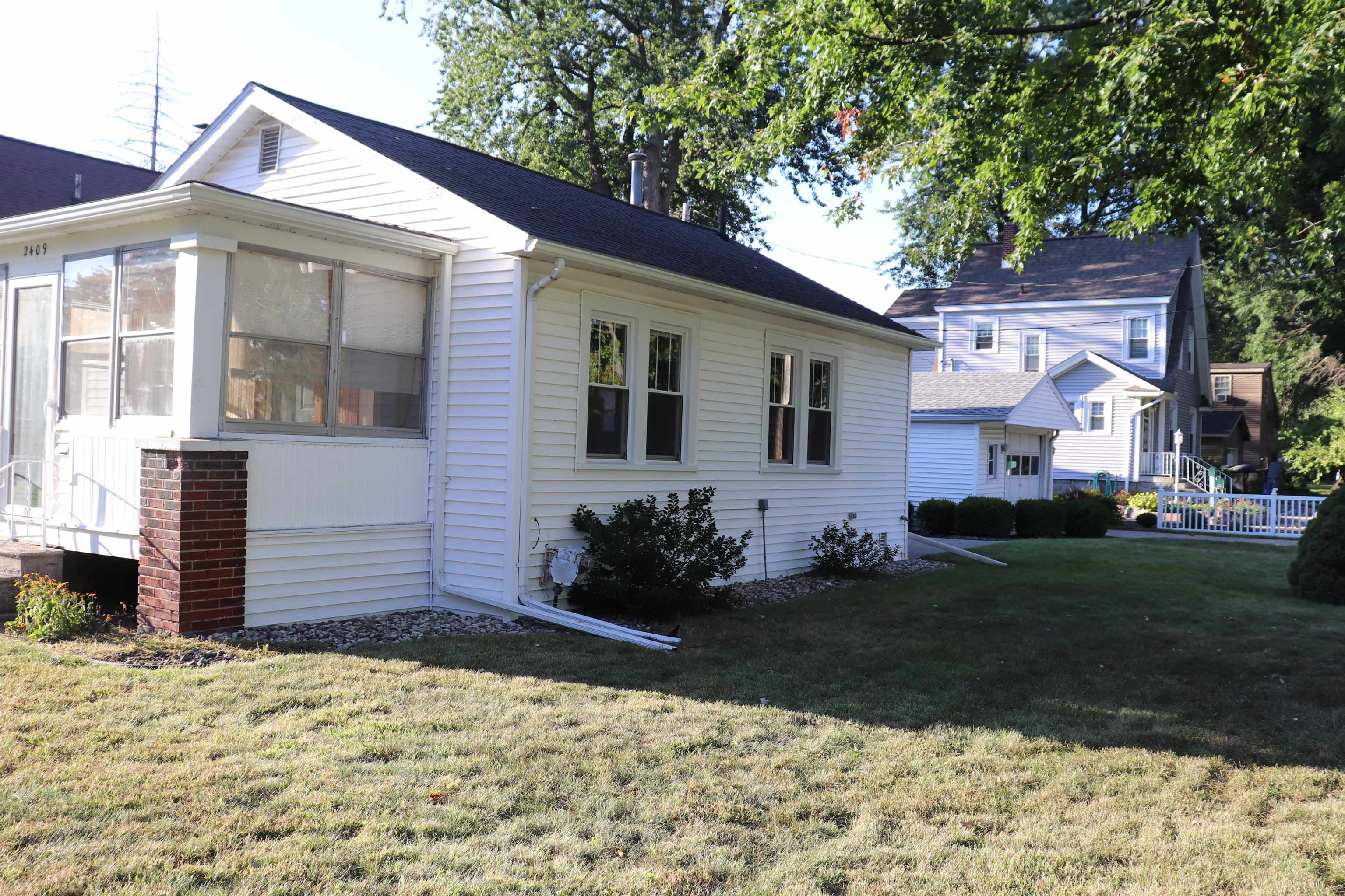 2409 Fairview Avenue Bay City, MI 48708 - Photo 3 of 25