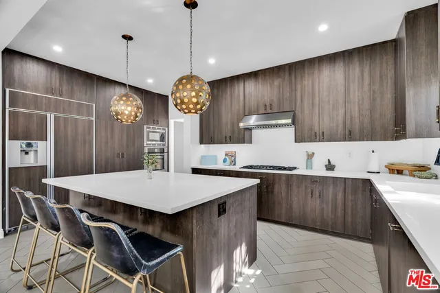 $3,149,000 | 911 South Victoria Avenue, Los Angeles, CA 90019