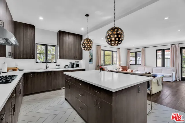 $3,149,000 | 911 South Victoria Avenue, Los Angeles, CA 90019