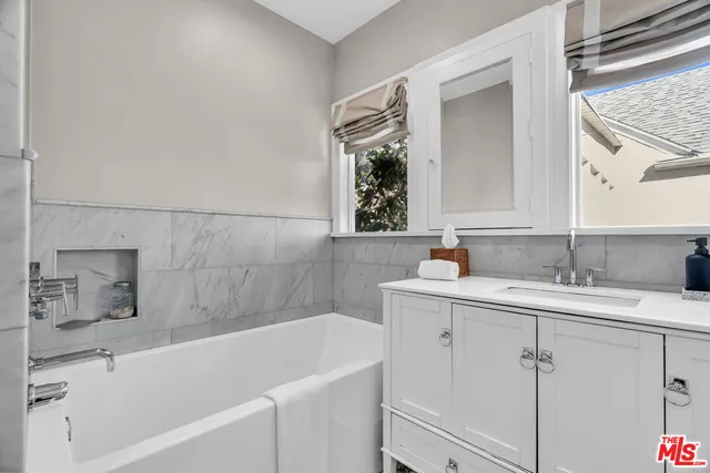 $3,149,000 | 911 South Victoria Avenue, Los Angeles, CA 90019