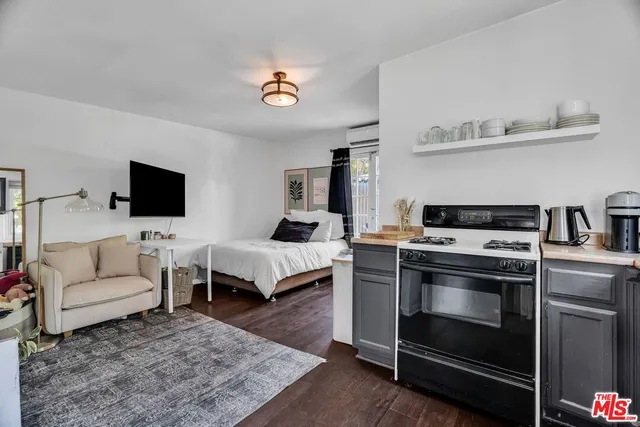 $3,149,000 | 911 South Victoria Avenue, Los Angeles, CA 90019