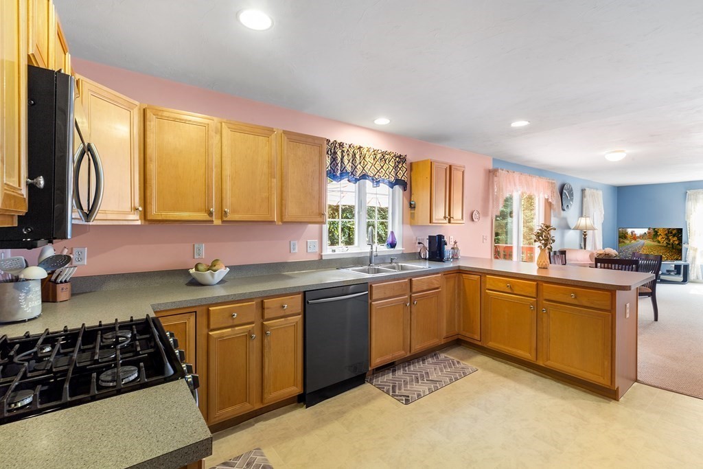 7 Kattail Road Hudson, MA 01749 - Photo 15 of 36