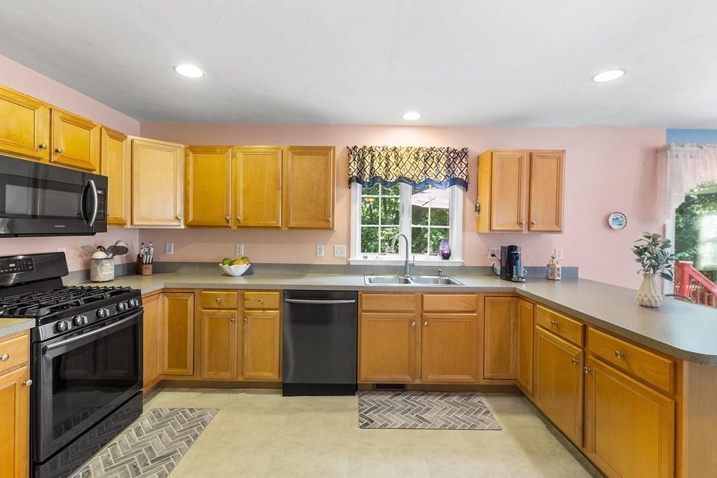 7 Kattail Road Hudson, MA 01749 - Photo 16 of 36