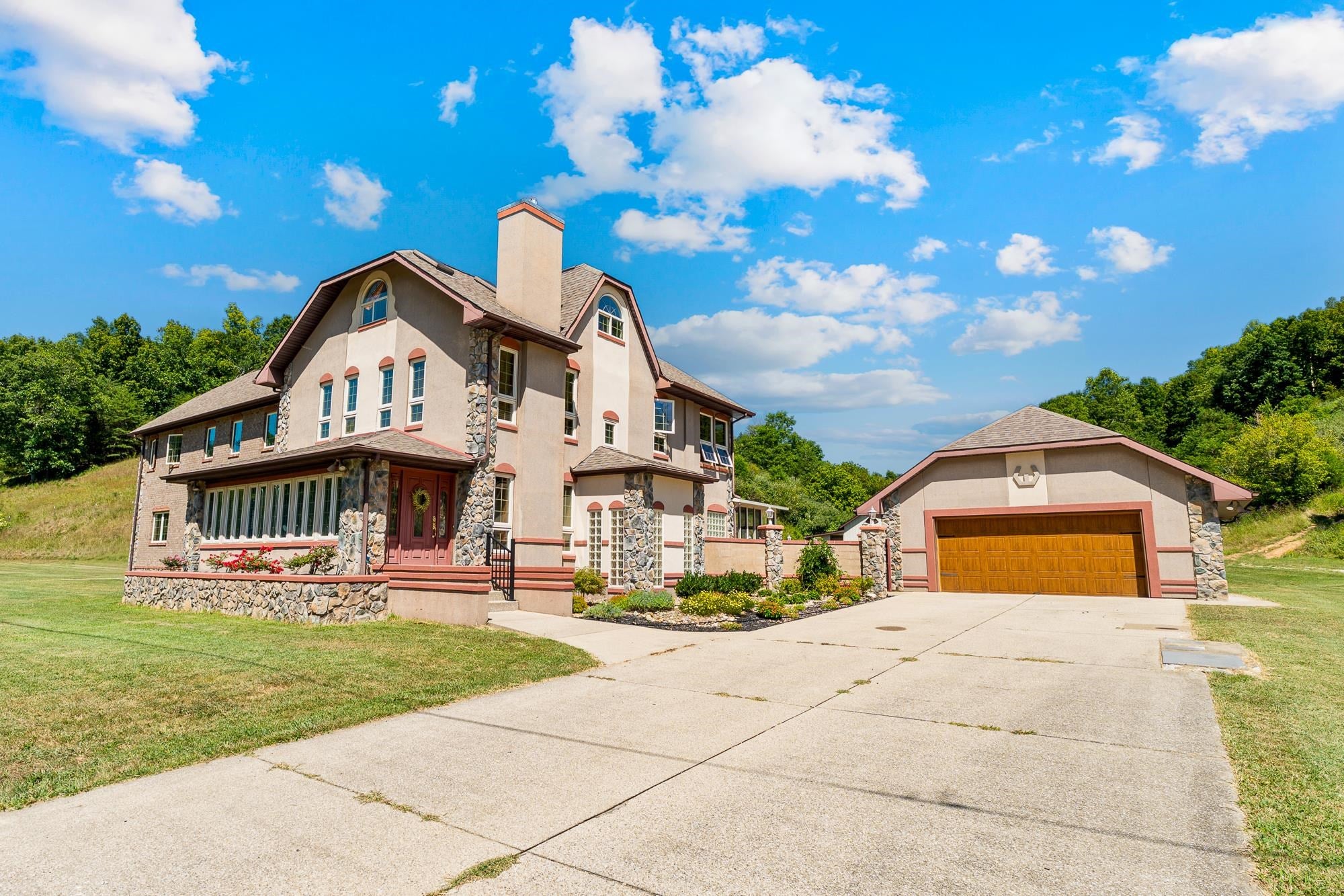 1915 Green Valley Road Huntington, WV 25701 - Photo 26 of 32 Gallery Image 26