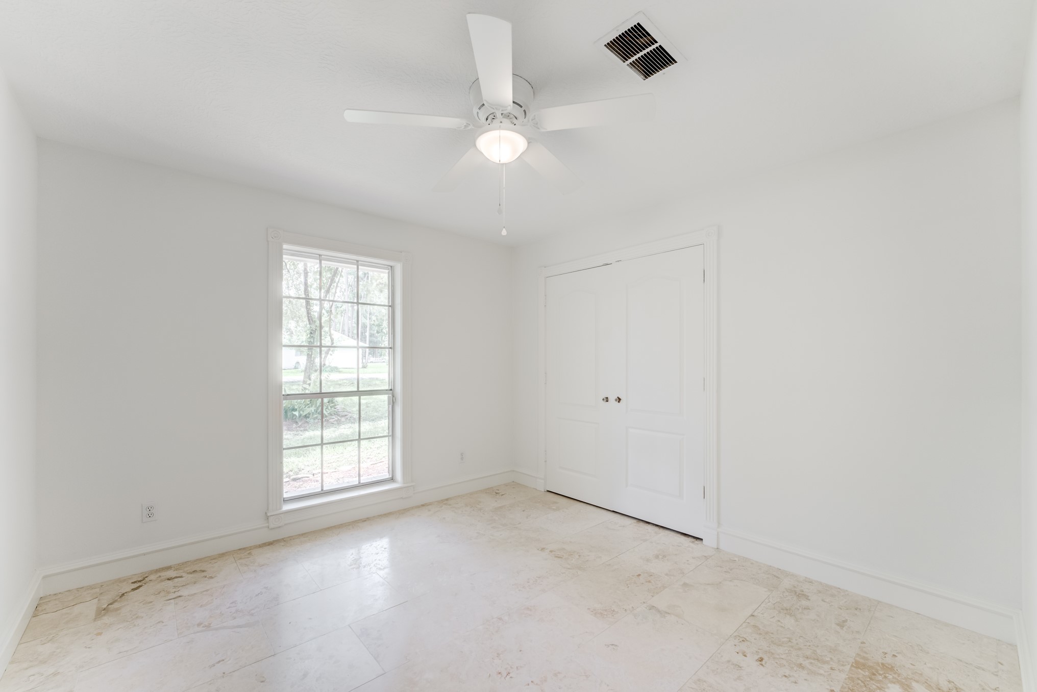 323 Spring Woods Drive Spring, TX 77386 - Photo 36 of 50 an empty room with windows and ceiling fan view
