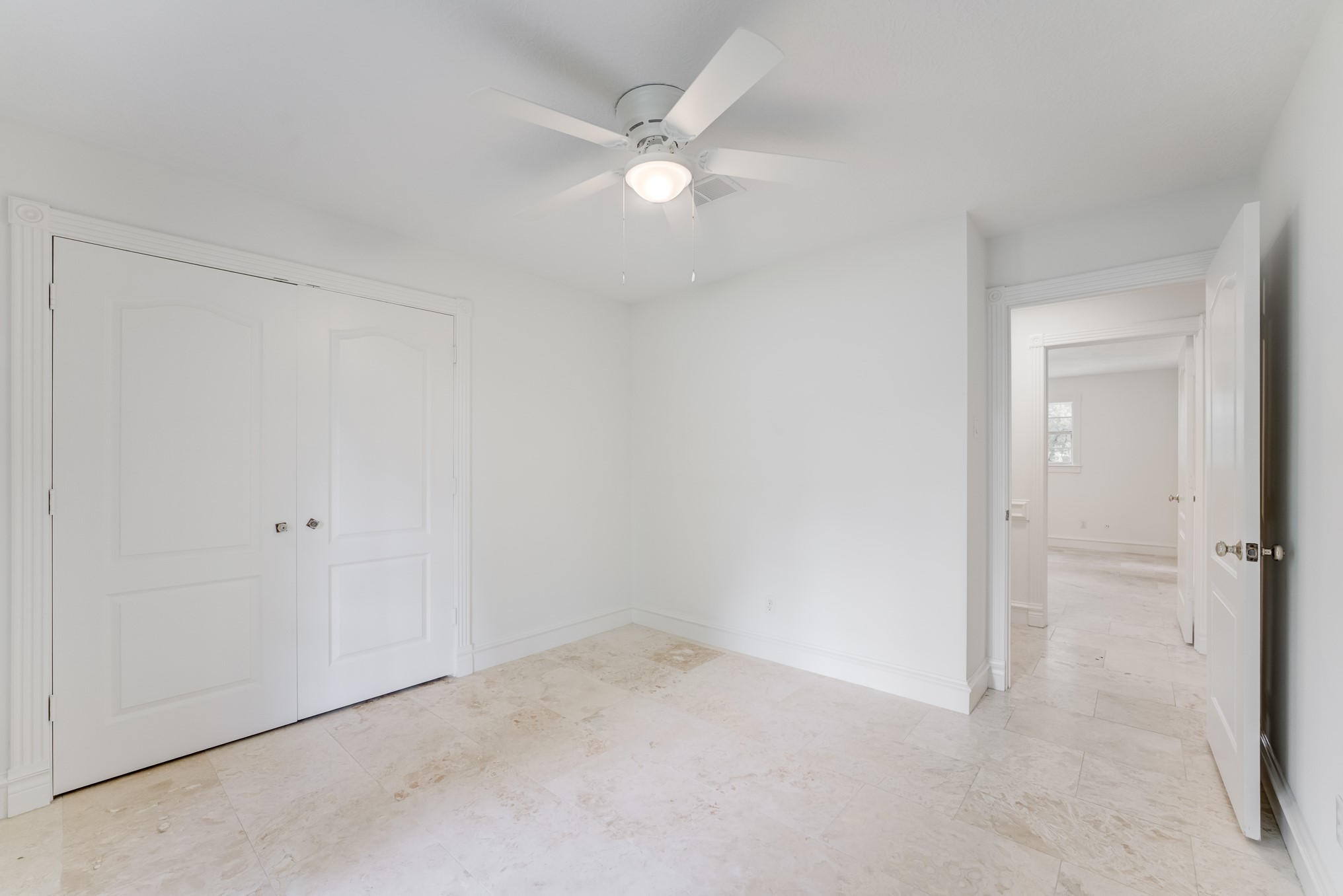 323 Spring Woods Drive Spring, TX 77386 - Photo 38 of 50 an empty room with a ceiling fan and a window