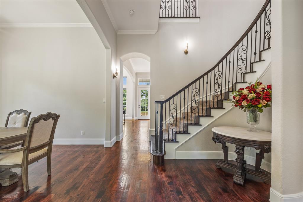 1619 Bloomfield Road Valley View, TX 76272 - Photo 21 of 39 Entry with rounded stair case.