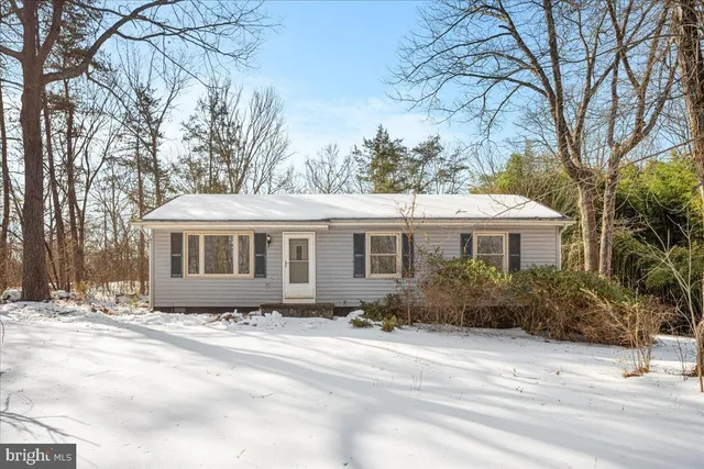 $300,000 | 10090 Tyler Lane, Midland, VA 22728