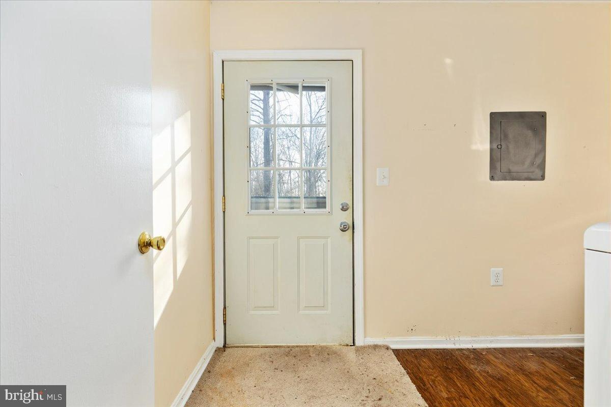 10090 Tyler Lane Midland, VA 22728 - Photo 15 of 27