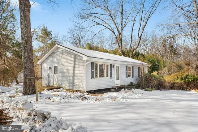 $300,000 | 10090 Tyler Lane, Midland, VA 22728