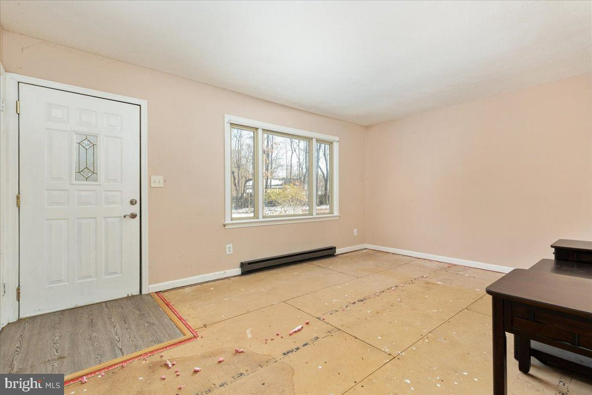 10090 Tyler Lane Midland, VA 22728 - Photo 4 of 27