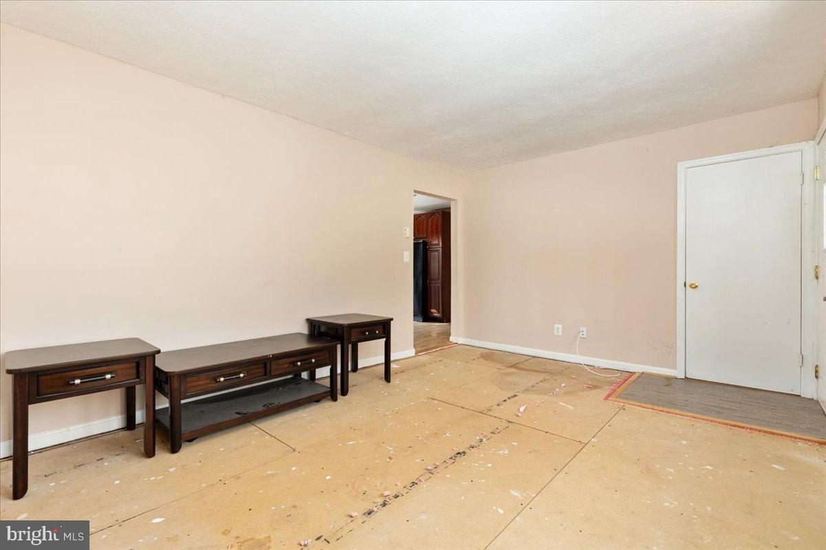 10090 Tyler Lane Midland, VA 22728 - Photo 5 of 27