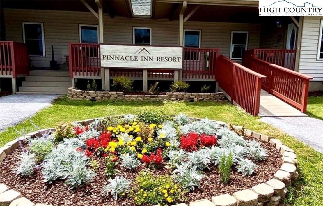 301 Pinnacle Inn Road, Unit 4315 Beech Mountain, NC 28604 - Photo 22 of 33 a front view of a house with yard