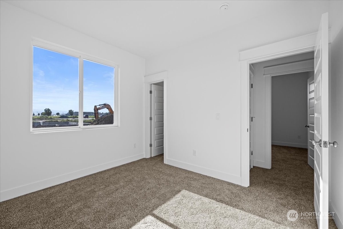 1217 East Cascade Street Othello, WA 99344 - Photo 2 of 32