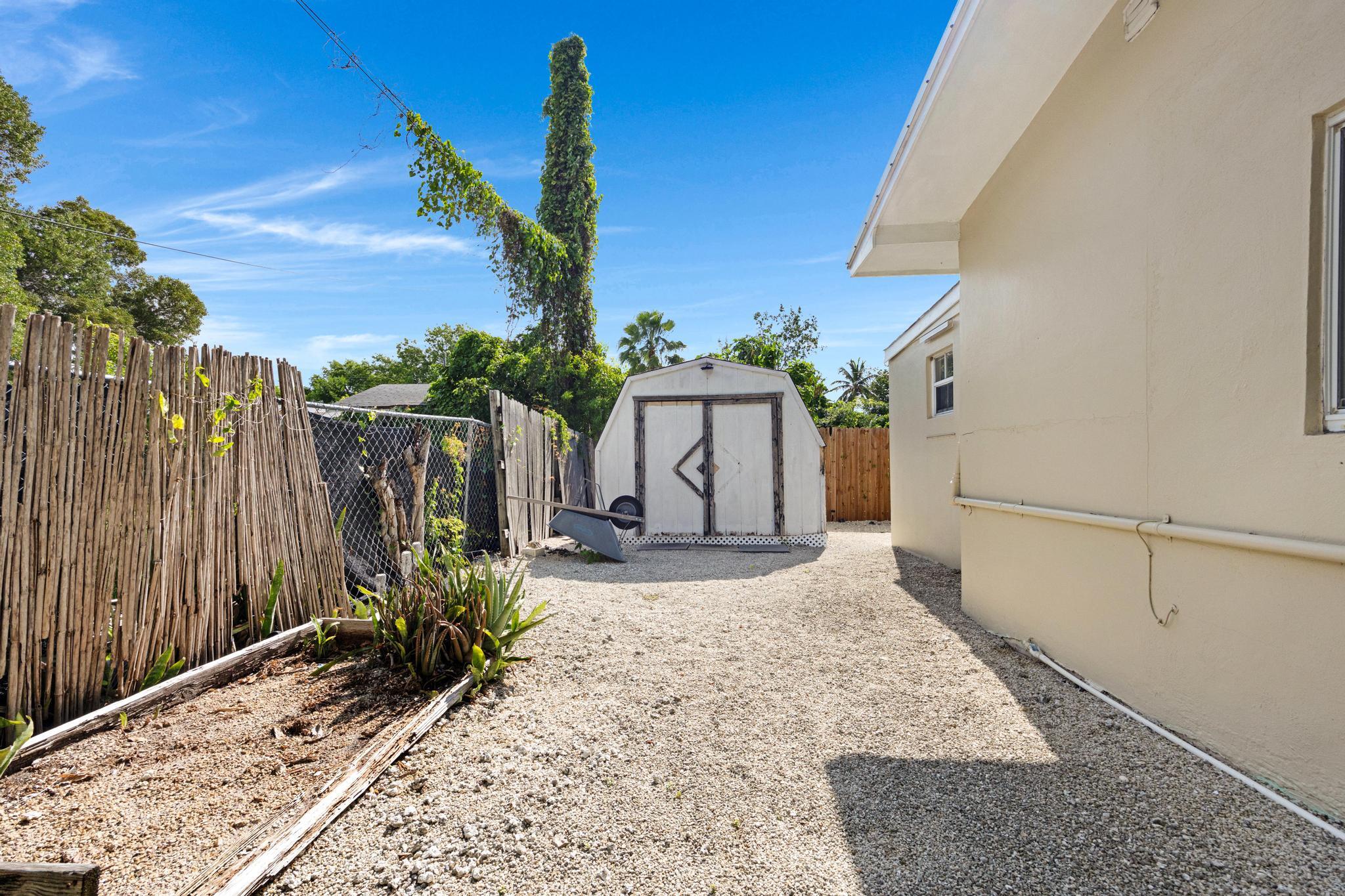 980 Oleander Road Key Largo, FL 33037 - Photo 31 of 37 Gallery Image 31