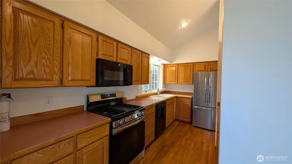 $825,000 | 16827 41st Street East, Lake Tapps, WA 98391