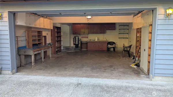 $825,000 | 16827 41st Street East, Lake Tapps, WA 98391