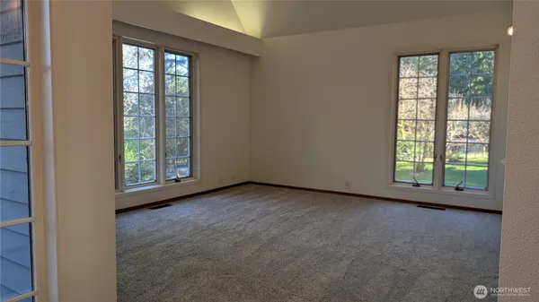 $825,000 | 16827 41st Street East, Lake Tapps, WA 98391