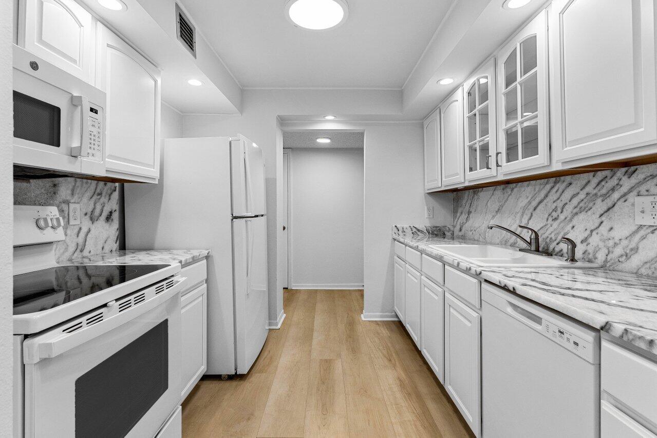 951 De Soto Road, Unit 133 Boca Raton, FL 33432 - Photo 8 of 30 013-951DeSotoRoad-133-BocaRaton-FL-33432