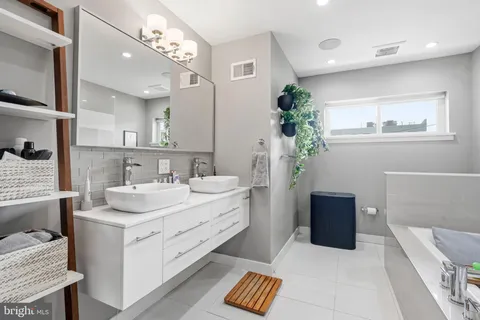 $1,150,000 | 604 North 4th Street, Philadelphia, PA 19123