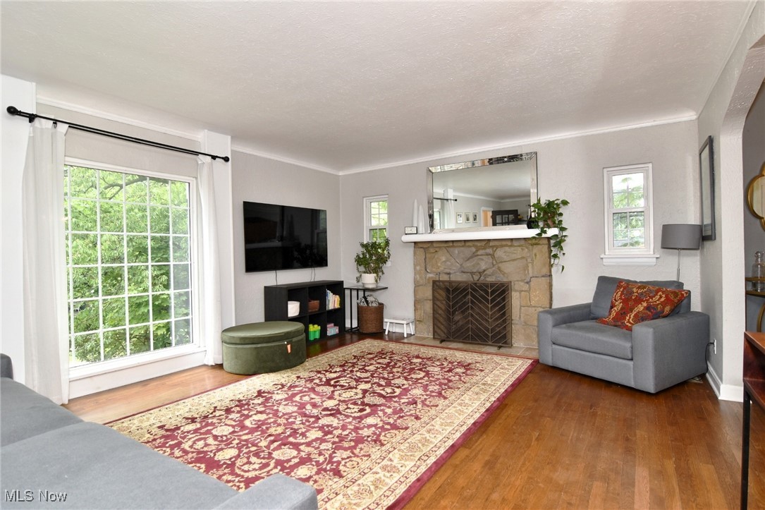 2369 Queenston Road Cleveland, OH 44118 - Photo 8 of 46 Gallery Image 8