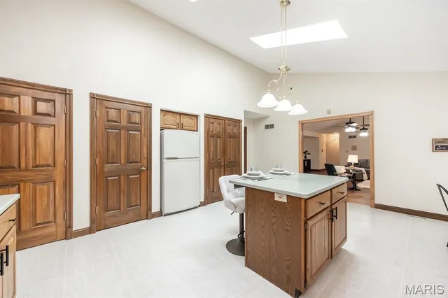 $365,000 | 130 Hickory Lake, Belleville, IL 62223