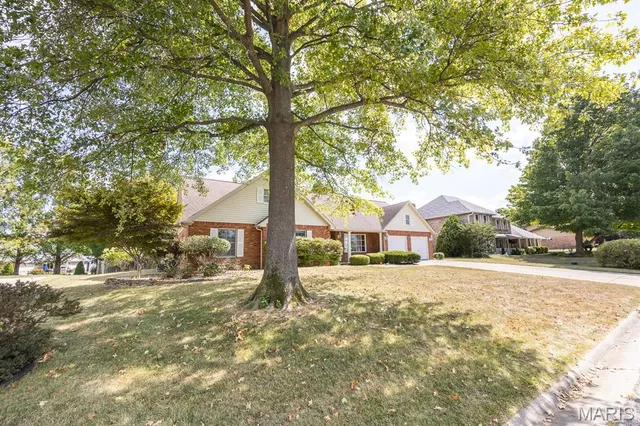 $365,000 | 130 Hickory Lake, Belleville, IL 62223