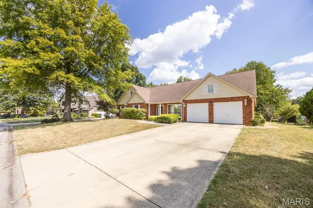 $365,000 | 130 Hickory Lake, Belleville, IL 62223