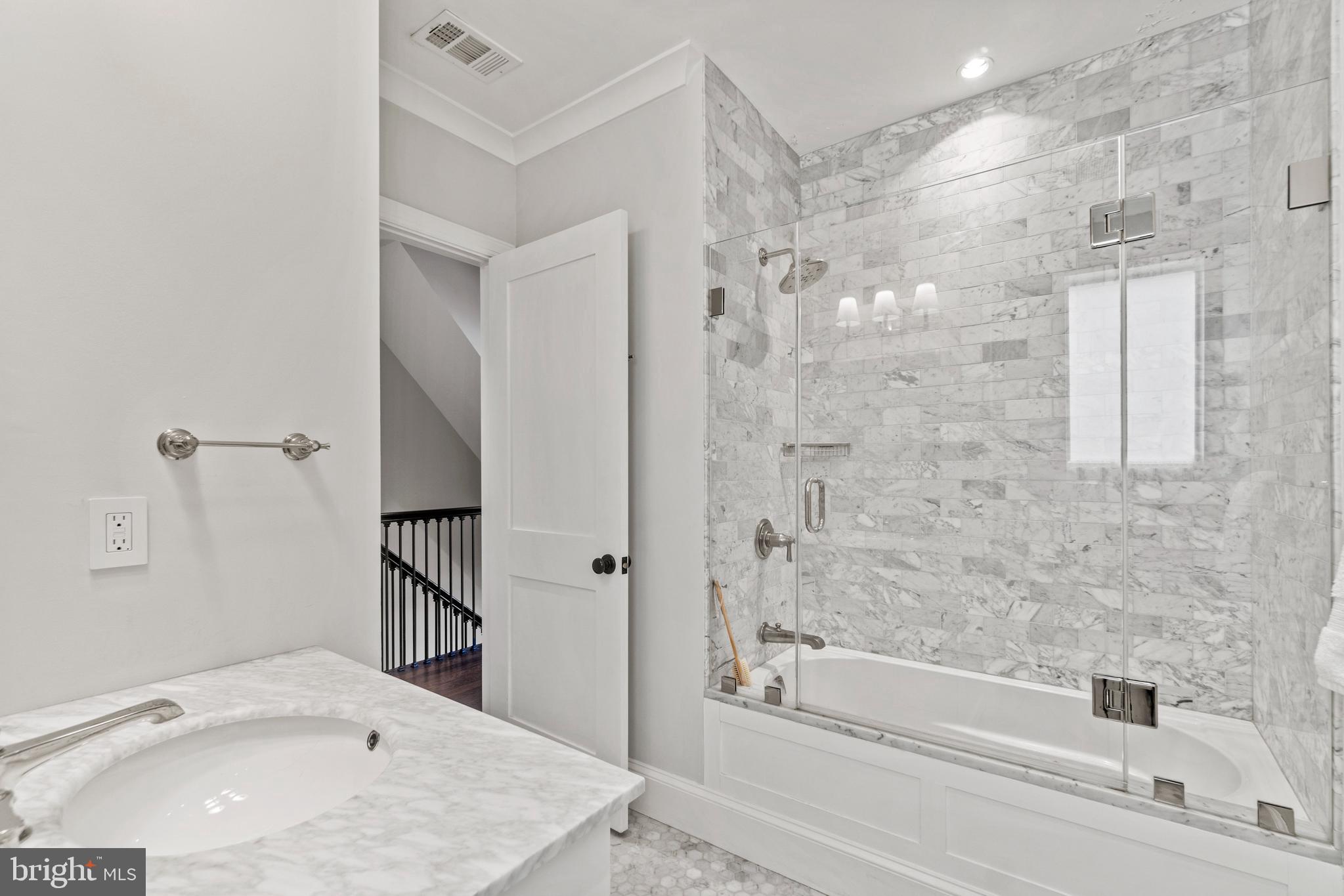 3017 Dumbarton Street Northwest Washington, DC 20007 - Photo 18 of 25 Full Bath