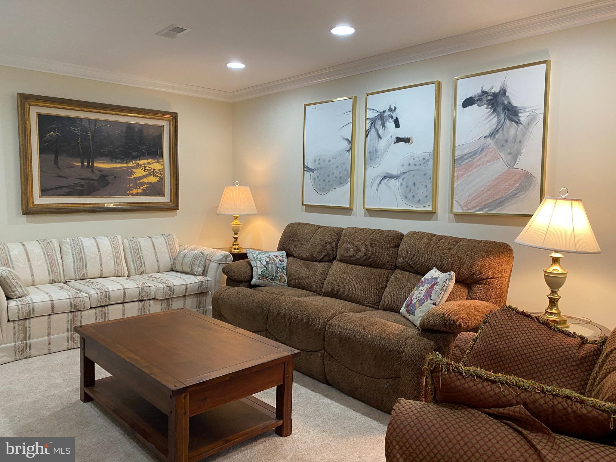 970 St George Barber Road Davidsonville, MD 21035 - Photo 44 of 69 a living room with furniture and a wall painting
