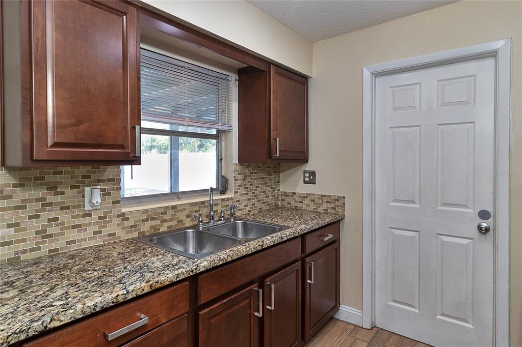 831 Lakeside Drive Largo, FL 33778 - Photo 16 of 43