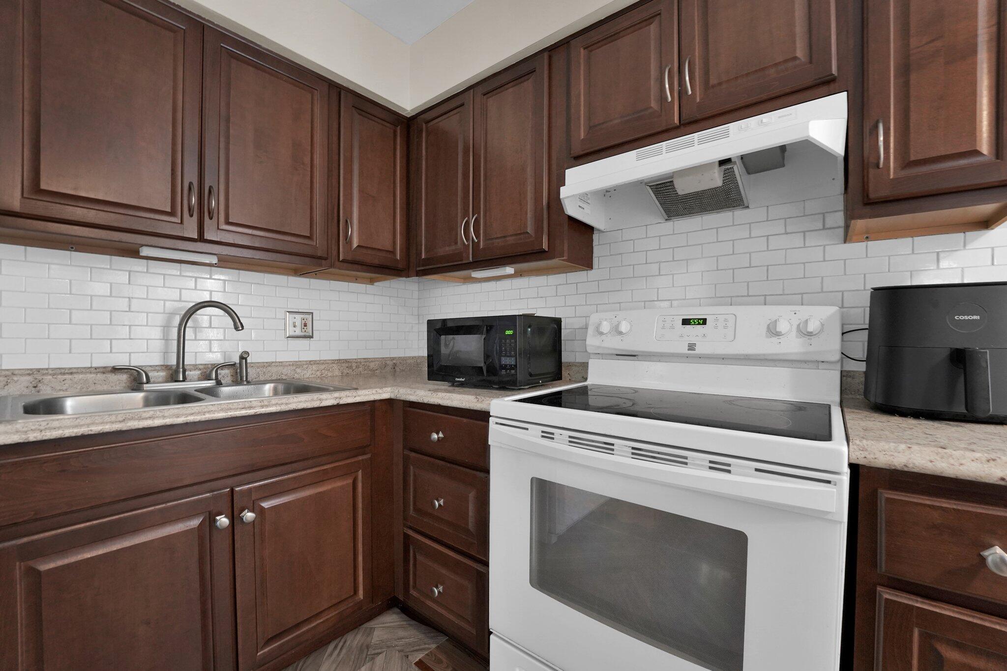 5738 Beechcroft Road, Unit L Columbus, OH 43229 - Photo 7 of 25 7-web-or-mls-5738-beechcroft-rd-unit-l