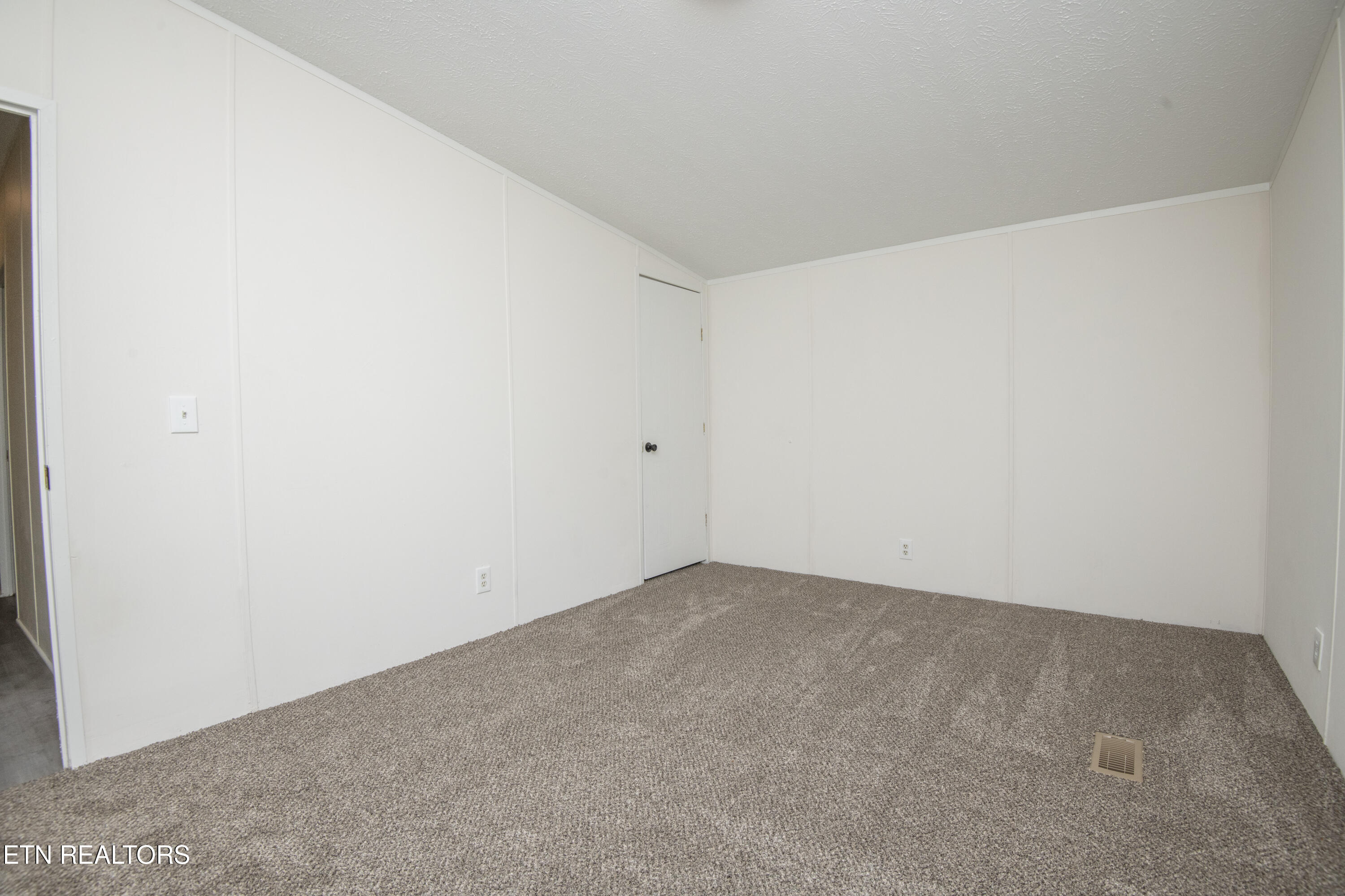 1587 Lower Caney Valley Road Tazewell, TN 37879 - Photo 19 of 42 third bed 2