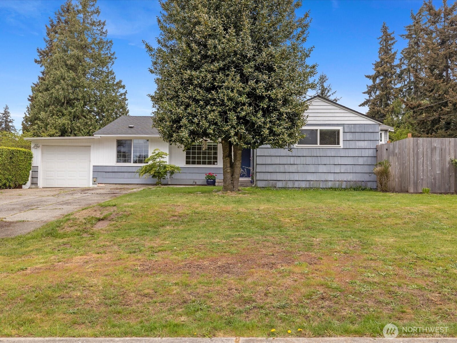 7631 201st Street Southwest Edmonds, WA 98026 - Photo 2 of 34