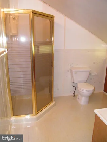 a view of empty room with closet