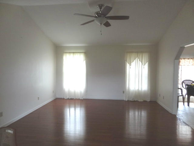 407 Smith Road Crossville, TN 38571 - Photo 6 of 21 living room