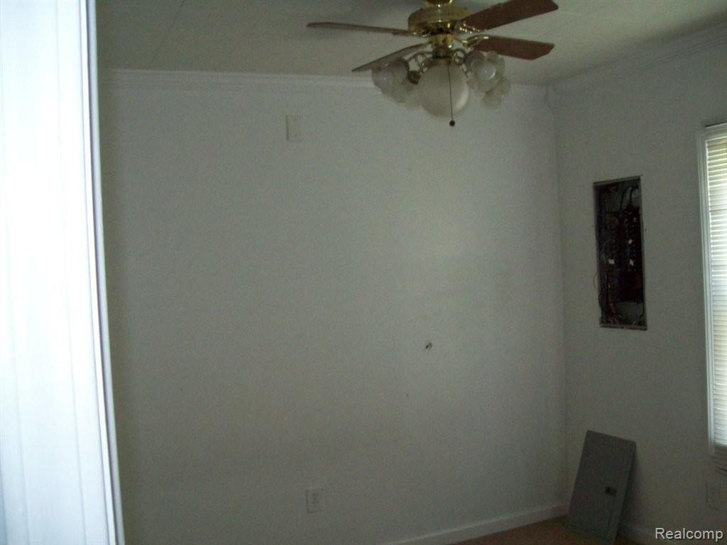 11368 Maxwell Avenue Warren, MI 48089 - Photo 7 of 15 100_3514.JPG